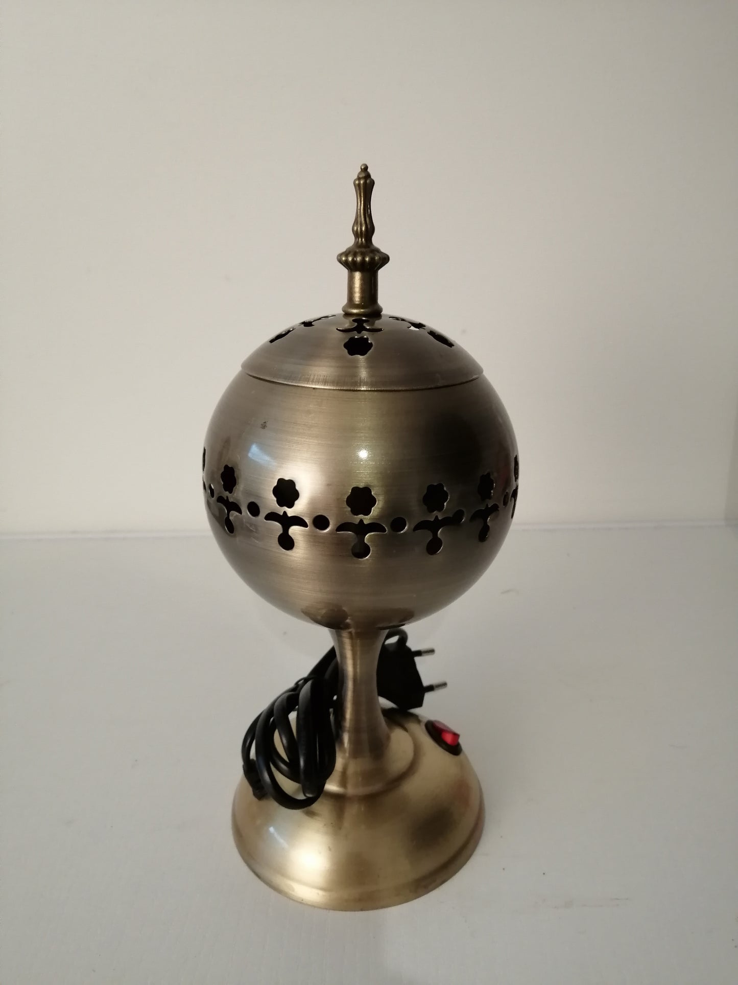 Electric censer 20.3 cm x 12 cm