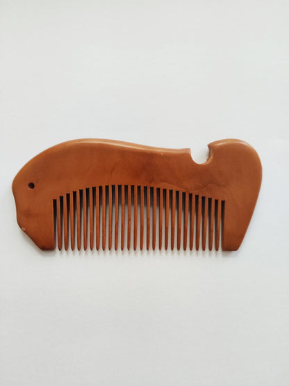 Peigne en bois barbe et cheveux forme poisson