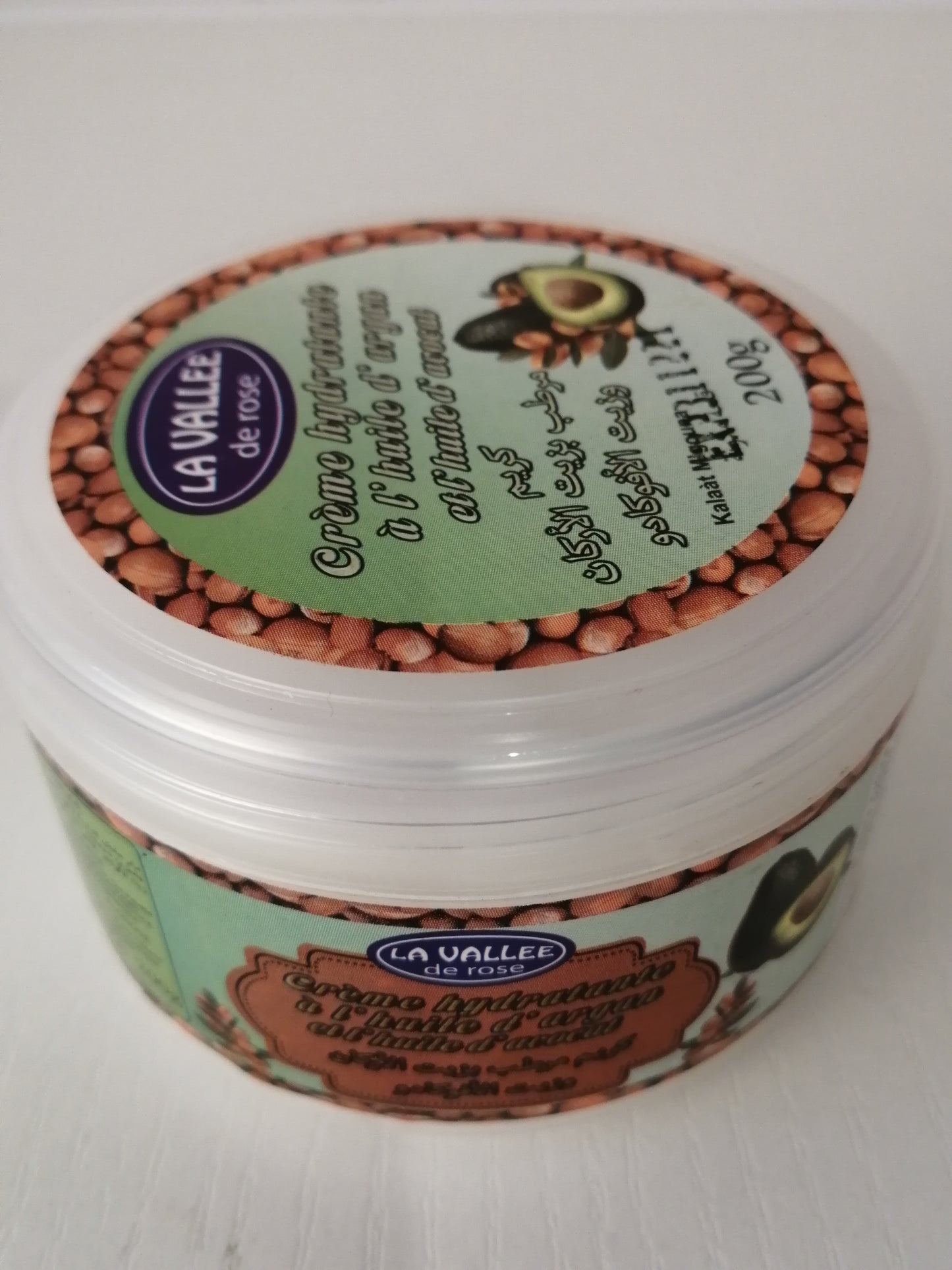 Moisturizing cream with argan oil and avocado oil